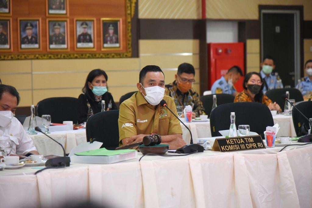 Kabur dari Karantina Musuh Negara